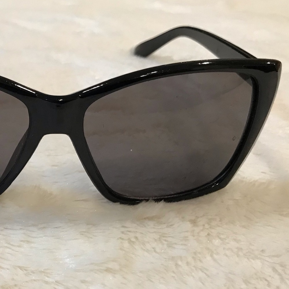 sunnies - Picture 3 of 5